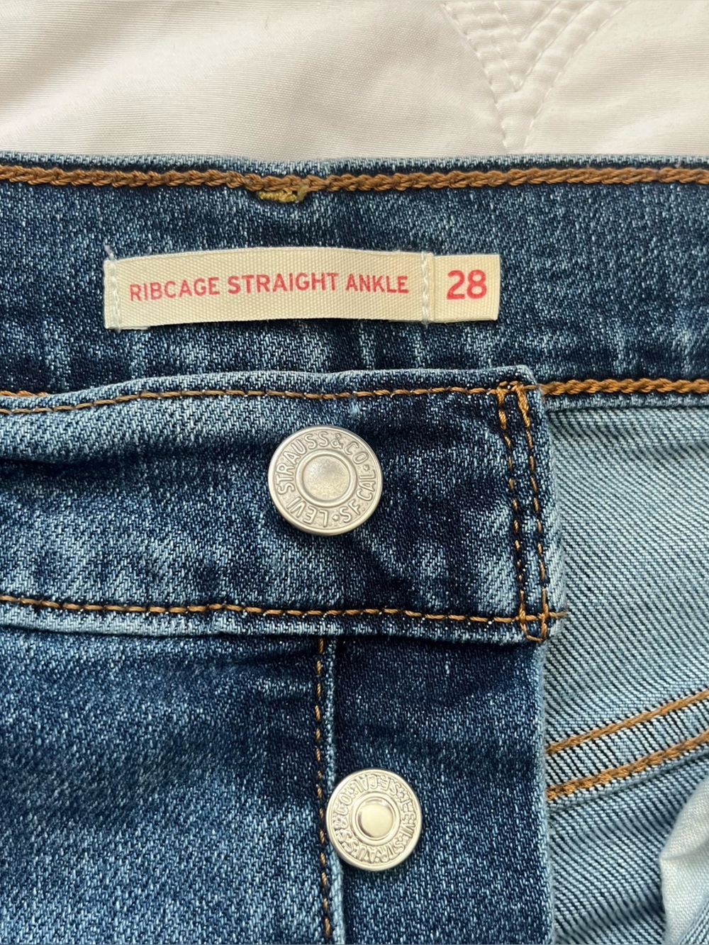 Women’s Levi's Blue Denim Jeans straight ankle size 28